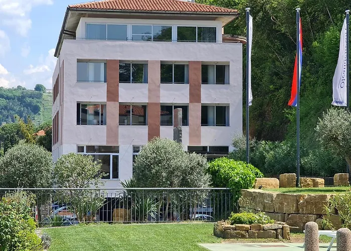 Oleander - Oleander 3* سترونجان